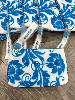 5/$25 Estée Lauder cosmetic bags
